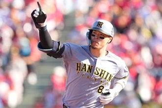 阪神史上初の連覇は佐藤輝明をなくしてなかった　“ミスタータイガース超え”にも迫る大砲が「理想の4番像」を体現し続けた1年