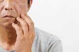「老け見え顔を防ぐ！中年男性が実践すべき“お手軽スキンケア術”」の画像2