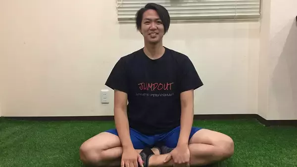 姿勢改善で細見え!? スポーツトレーナーが実践「肋骨ストレッチ」
