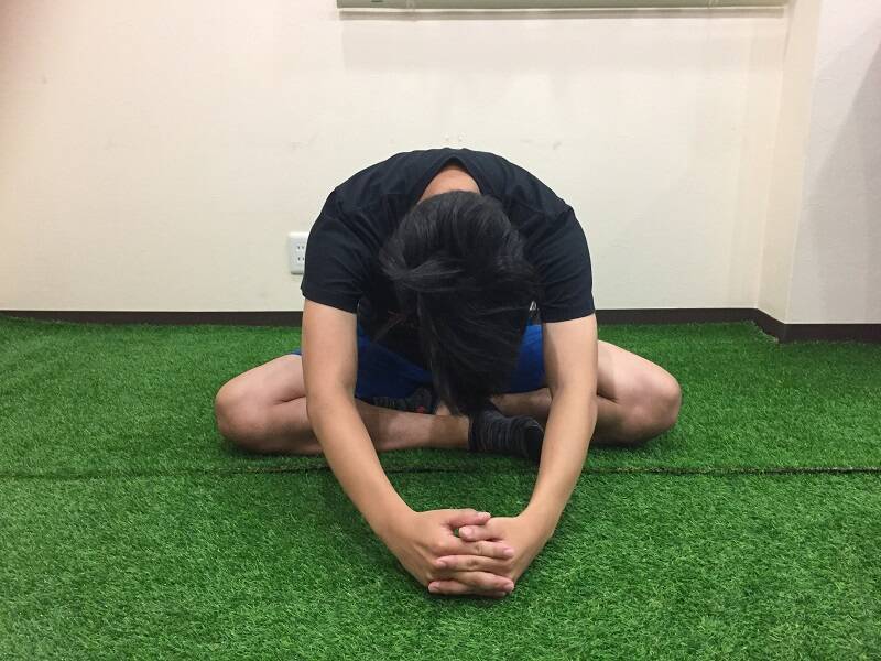 姿勢改善で細見え!? スポーツトレーナーが実践「肋骨ストレッチ」