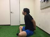 「姿勢改善で細見え!? スポーツトレーナーが実践「肋骨ストレッチ」」の画像9