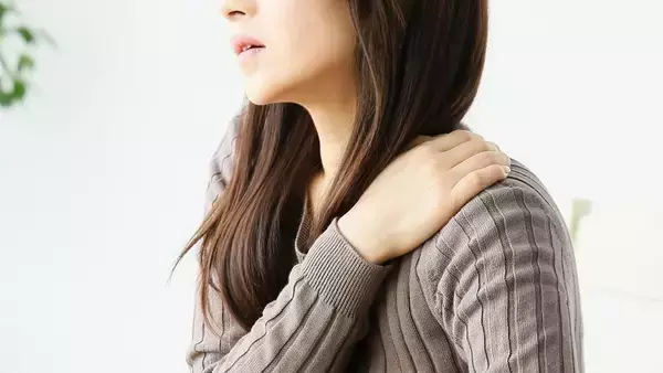【医師に相談】左の肩から二の腕までの我慢できない痛みについて