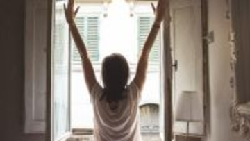 世界的な成功者から学ぶ、朝早く起きるメリットとは？