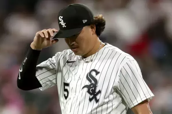弱小球団の悲願に欠かせぬ村上宗隆はなぜ打てない？　極度の不振でスタメン外となった和製大砲が露呈する「致命的欠点」とは