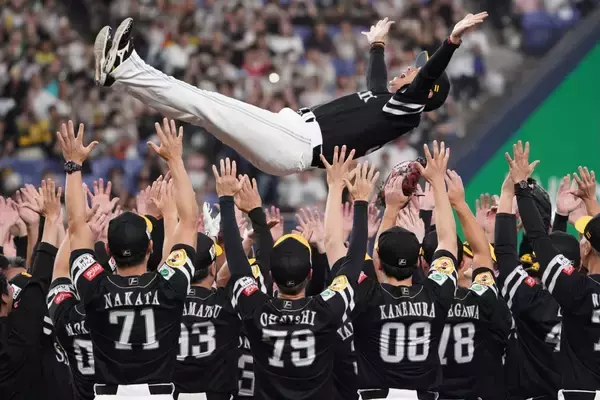 「強すぎて笑ってしまうな」ソフトバンク、福岡移転後初のリーグ3連覇「優勝慣れが羨ましい」「流石今年も強かったな」