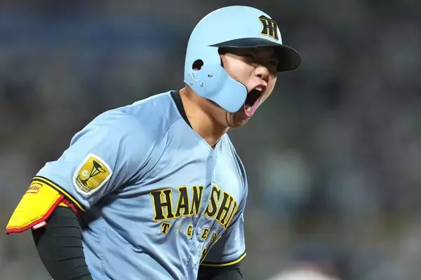 「初本塁打とは思えない貫禄」「藤川監督もニッコリ」阪神の育成出身22歳、代打プロ初本塁打にファン喝采「未来、明るすぎる」