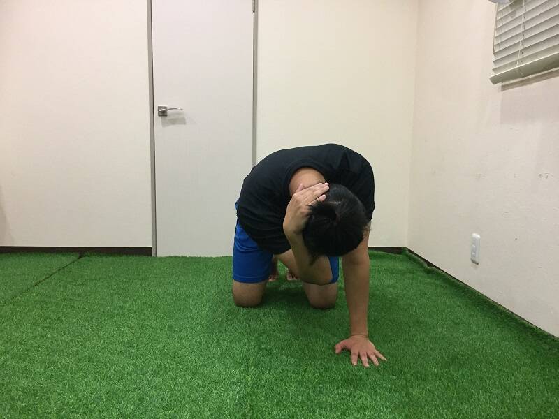 目覚めのストレッチ！スポーツトレーナーが実践「肩・背中まわりのストレッチ」
