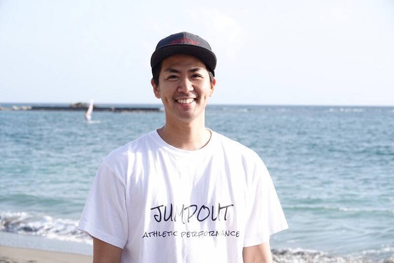 目覚めのストレッチ！スポーツトレーナーが実践「肩・背中まわりのストレッチ」