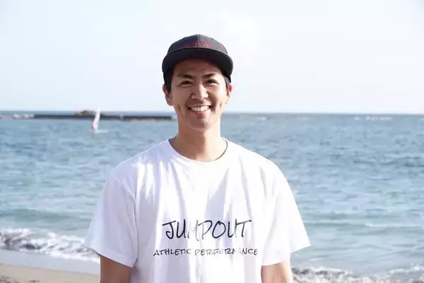 「目覚めのストレッチ！スポーツトレーナーが実践「肩・背中まわりのストレッチ」」の画像