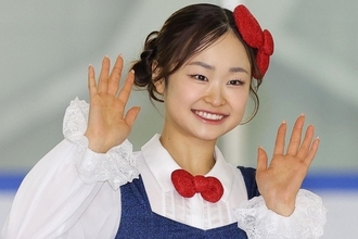 「最高に可愛い」17歳フィギュア女子、エキシビ“新衣装”に反響　人気キャラとコラボ「なんですか！このかわいいツーショ」