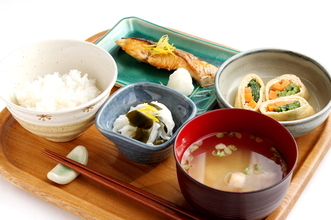外食やコンビニでも減塩したい！簡単に実践できるメニュー別お助け法