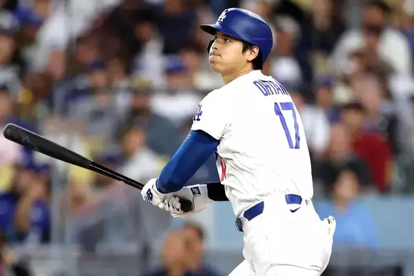 53打席ぶりアーチの“記念球”を要求？　ベンチで見せた大谷翔平と山本由伸のやり取りに米爆笑「取り戻してほしいと…」