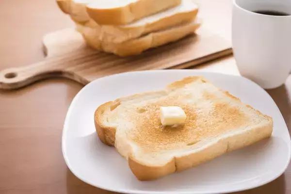 パン好きさん必読！太りにくいパンの食べ方