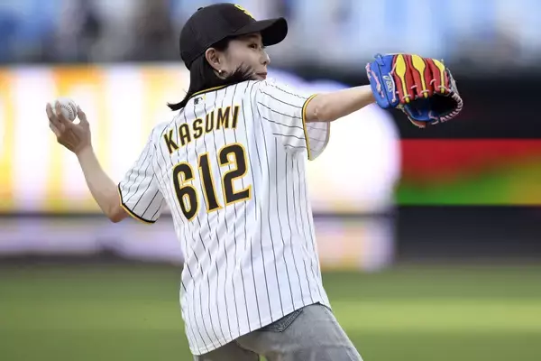 「可愛過ぎてつらい…」卓球・石川佳純、パドレスードジャース戦で始球式　ノーバウンド投球を披露「ナイスピッチでした！」