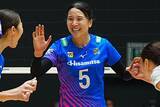 「「見惚れてしまう」26歳女子バレー選手、ノースリーブの青ドレスに“変身”した姿が…「めちゃくちゃ素敵で綺麗でした」」の画像1