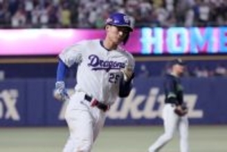 笑顔なきホームラン…中日24歳右のロマン砲の今季1号にファン反応「今シーズンこそは自分の座を勝ち取ってほしい」「みんなが待ってた」