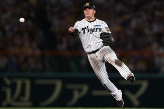 「守りを固めるのがタイガースの野球」劇的サヨナラ勝ちを呼び込んだ阪神27歳内野手の“好守”にファン注目「普通に来季もレギュラー確定や」