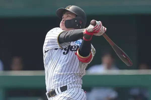 「どこか獲得しないかな」元阪神、右のロマン砲の圧巻パフォーマンスにファン注目　急上昇の.529「あのスイングは凄い」
