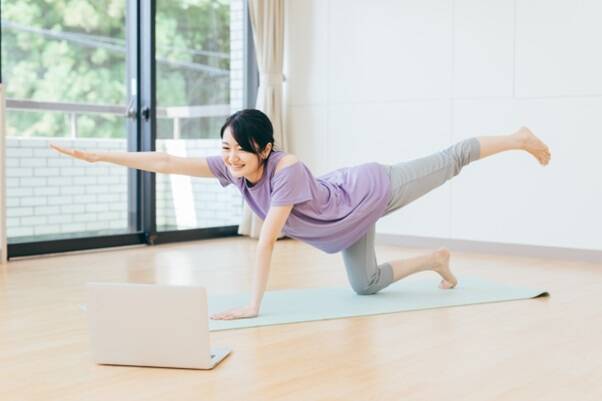 若見えシルエットを目指したい方にオススメ！「体幹トレーニング」３選