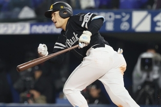 「ソフトバンク下位打線強すぎ！！」古巣相手に7番捕手がマルチ安打&延長11回に“持ってる”8番打者が決勝打　日本シリーズ初戦を制す