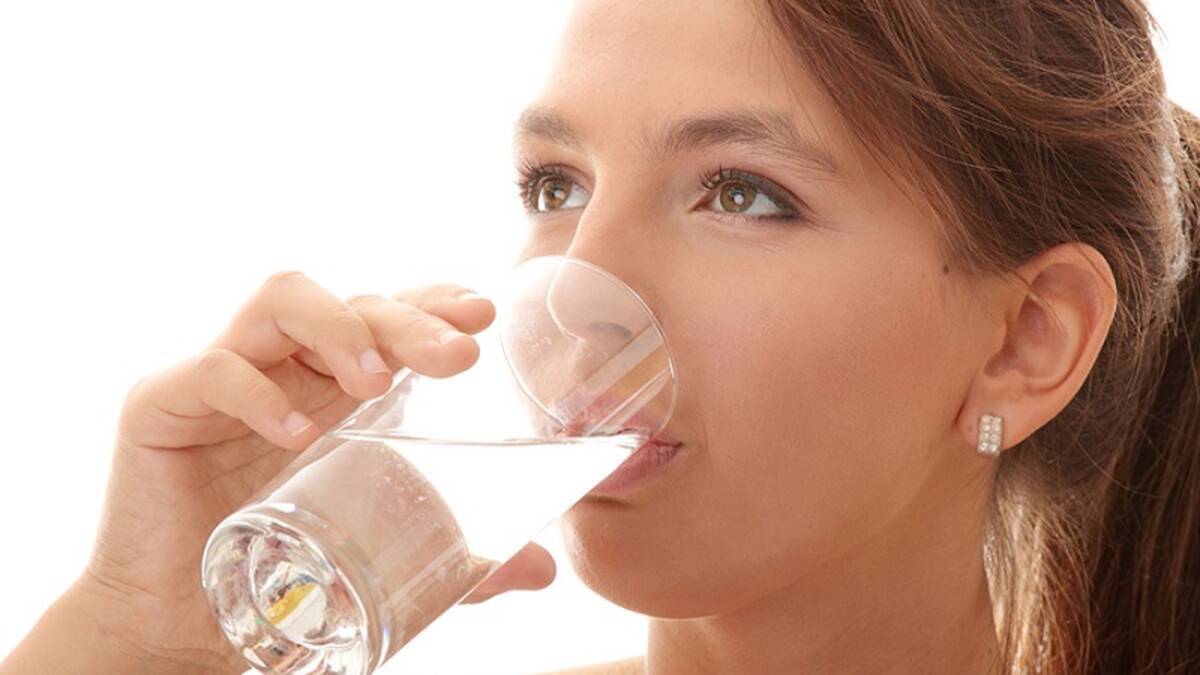 顔がパンパン 飲み会翌日のむくみを撃退する方法4つ 年10月19日 エキサイトニュース