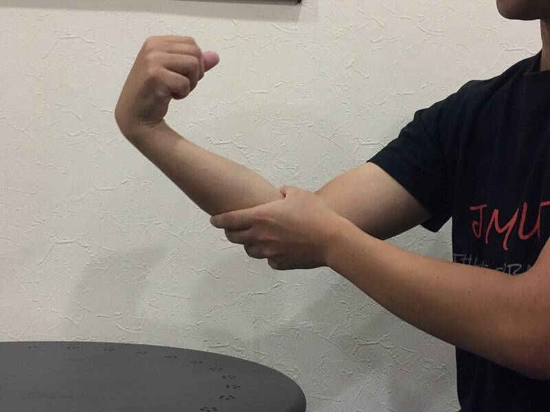 地味に効く Pc スマホで疲労蓄積中 スポーツトレーナーが実践 手首のストレッチ 21年10月17日 エキサイトニュース