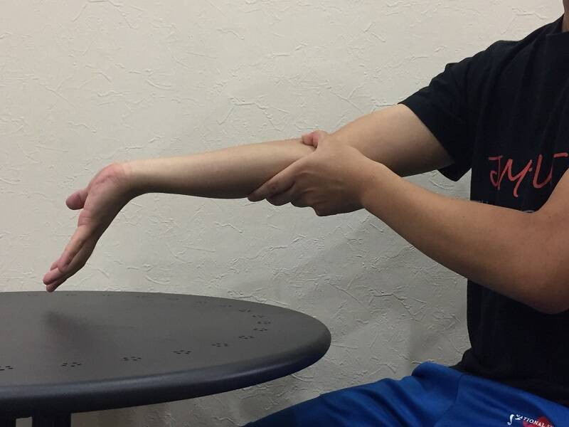 地味に効く Pc スマホで疲労蓄積中 スポーツトレーナーが実践 手首のストレッチ 21年10月17日 エキサイトニュース