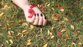 韓国のアイドルたちは、なぜ自殺を選ぶのか？