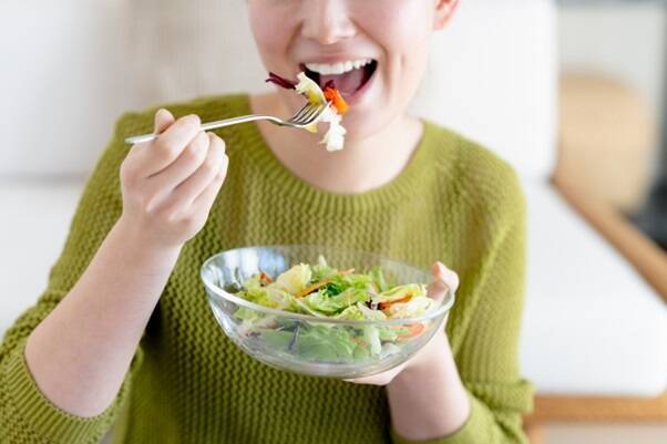 抗えない食後の眠気…それ、食べ方のせいかも？眠くならない食事の秘訣