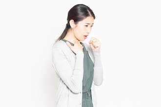 「止まらない咳」には重大な病気が隠れている可能性も！長引く咳の原因と対処法を医師が徹底解説