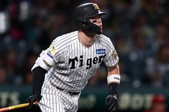 今オフ挑戦なら契約金9桁超えも!?　米移籍専門サイトが佐藤輝明をMLBのFAランク2位に厳選　なぜ「欠点もある」和製大砲を高評価？