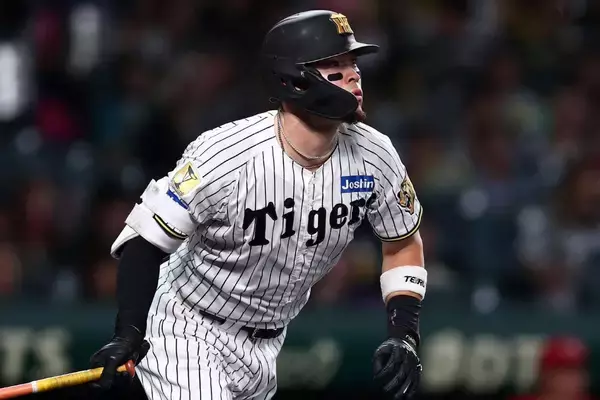今オフ挑戦なら契約金9桁超えも!?　米移籍専門サイトが佐藤輝明をMLBのFAランク2位に厳選　なぜ「欠点もある」和製大砲を高評価？