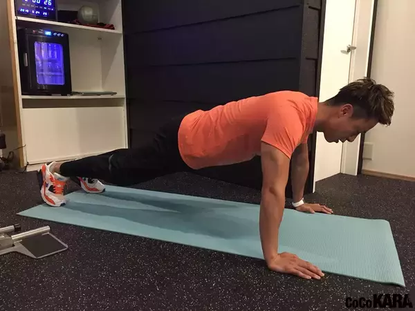 「人気パーソナルトレーナーが教える自宅でできる超簡単トレーニング「プルプル二の腕にサヨナラ！細マッチョな腕を手に入れたい」」の画像