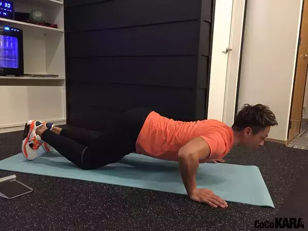 「人気パーソナルトレーナーが教える自宅でできる超簡単トレーニング「プルプル二の腕にサヨナラ！細マッチョな腕を手に入れたい」」の画像