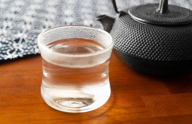ダイエット中の水分補給は何を飲んだらいい？気になるカロリーや注意したい飲み物ガイド