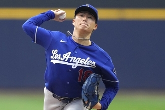 「どんな内容でも試合を壊さない」山本由伸の“エースの仕事”に止まぬ賛辞　MLB公式も絶賛「3億2500万ドルの理由はそこにある」