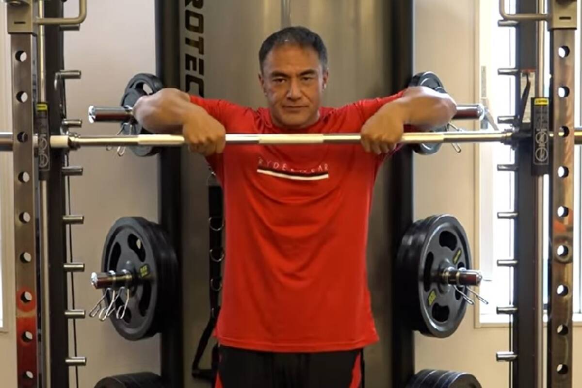 肩幅を広くしたい人必見 筋トレ博士が伝授するアップライトロウのやり方 22年8月21日 エキサイトニュース 肩幅を広くしたい人必見 筋トレ博士が伝授するアップライトロウのやり方 22年8月21日 エキサイトニュース