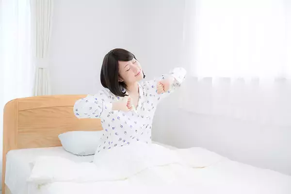 「疲れも取れて太ももスッキリ！？寝る前ストレッチの効果って？」の画像