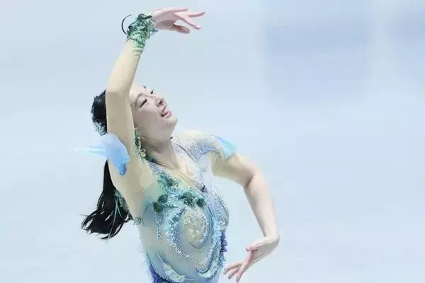 「写真集出ないですか〜？」競技に“一区切り”のフィギュア女子、モデル姿で笑顔…「綺麗で素敵すぎます」
