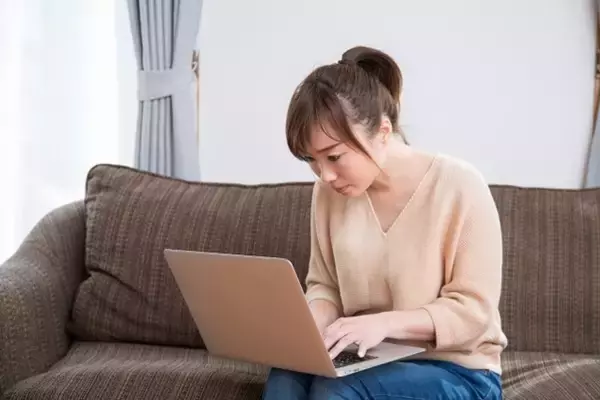 「在宅ワーク者必見！正しい姿勢の維持で簡単ダイエット？」の画像