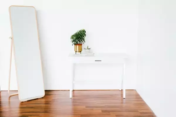 「在宅ワーク者必見！正しい姿勢の維持で簡単ダイエット？」の画像