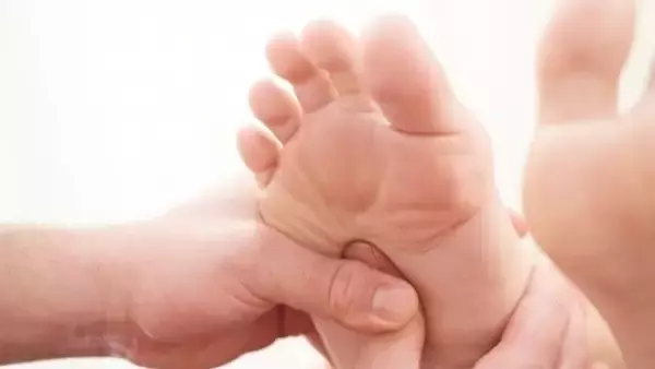 【医師に相談】両足の裏(土踏まず)の痛みについて