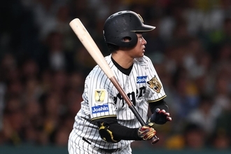 「お手本のようなバッティング」虎の無双左腕が魅せた華麗な流し打ちにファン熱視線　単独トップ16勝で最多勝確実に「まさにスーパーピッチャーや」