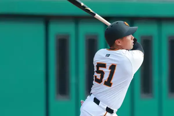 「そろそろ1軍で…」巨人21歳右のロマン砲の豪快アーチにファン反応　岡本の穴は埋まるか　注目の.438「やっぱり期待しちゃう」