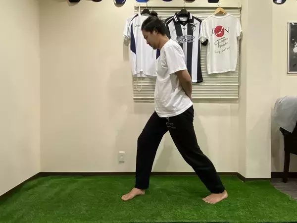 「超簡単！お悩み解決・部位別トレーニング　O脚編①」の画像