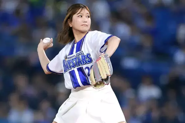初々しさ満点　女子ゴルファーの豪快ミニスカ始球式は「超絶カワイイ」反響止まらず「スマイルに癒されます」