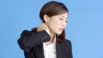 首が痛くて回らない・・・首のトラブルの症状３つ