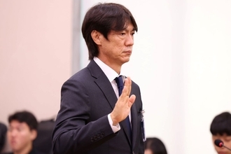 「サッカーと何の関係があるの？」息子の“兵役歴ゼロ”にも追及で波紋　W杯敗退の韓国元代表監督の“吊し上げ”に国民同情「プライバシーの侵害だ」