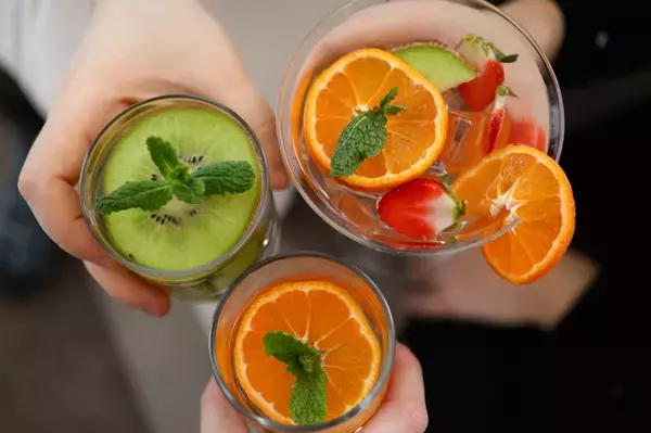 あえてお酒を飲まない「ソバーキュリアス（Sober Curious）」とは？