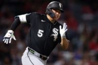 「今になってメジャー初の二塁打打ってるのめちゃくちゃ笑う」村上宗隆、14号2ラン&メジャー初二塁打&中前打で「3安打猛打賞」　長打が連続して本塁打となった最長記録は「14」でストップ